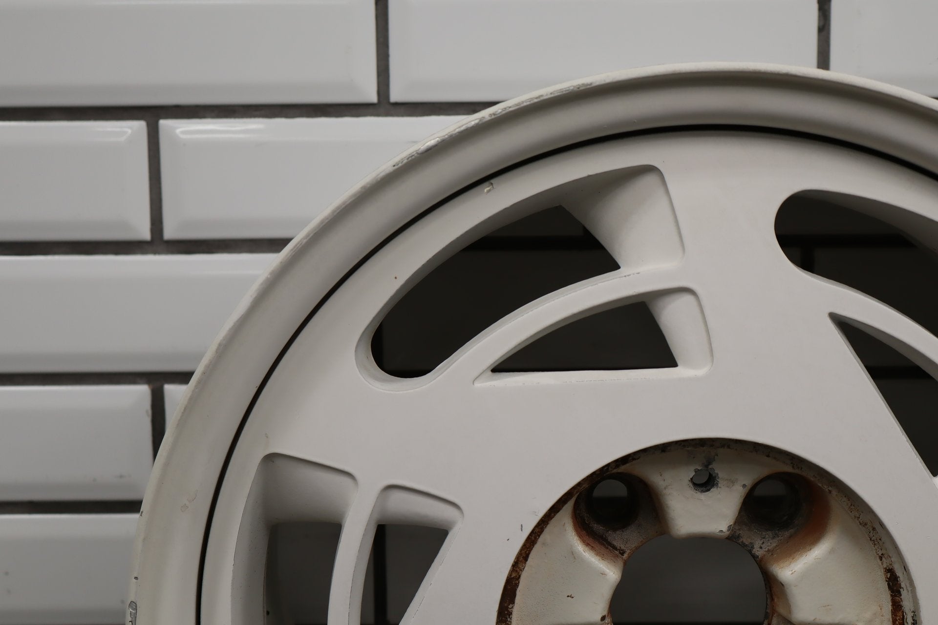 1988 Chevrolet Corvette C4 35th Anniversary White Left Rear 17x9.5 OEM Wheel