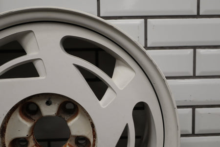 1988 Chevrolet Corvette C4 35th Anniversary White Left Rear 17x9.5 OEM Wheel
