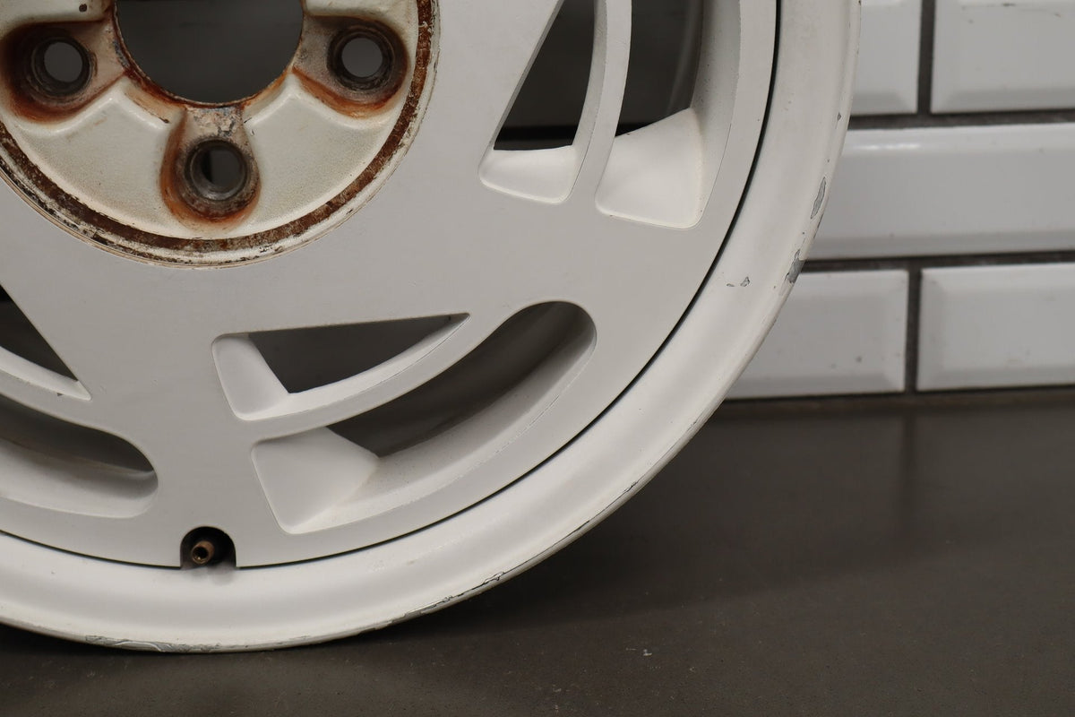 1988 Chevrolet Corvette C4 35th Anniversary White Left Rear 17x9.5 OEM Wheel