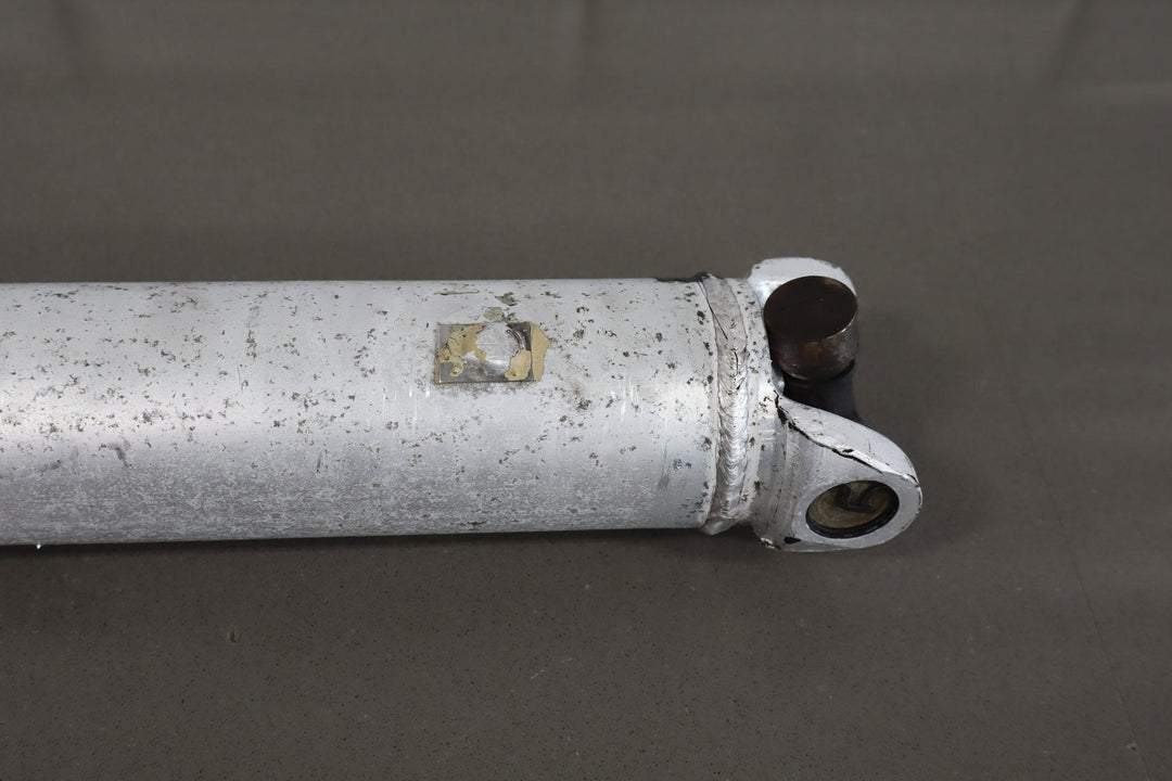 1989 Chevrolet Corvette C4 5.7L Rear Drive Shaft 10054289