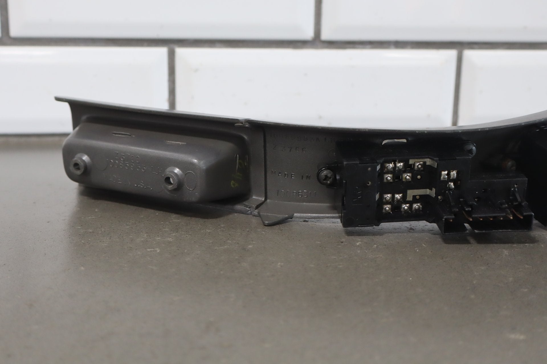 1990-1991 Chevrolet Corvette C4- Driver Door Window Mirror Switch W/ Trim