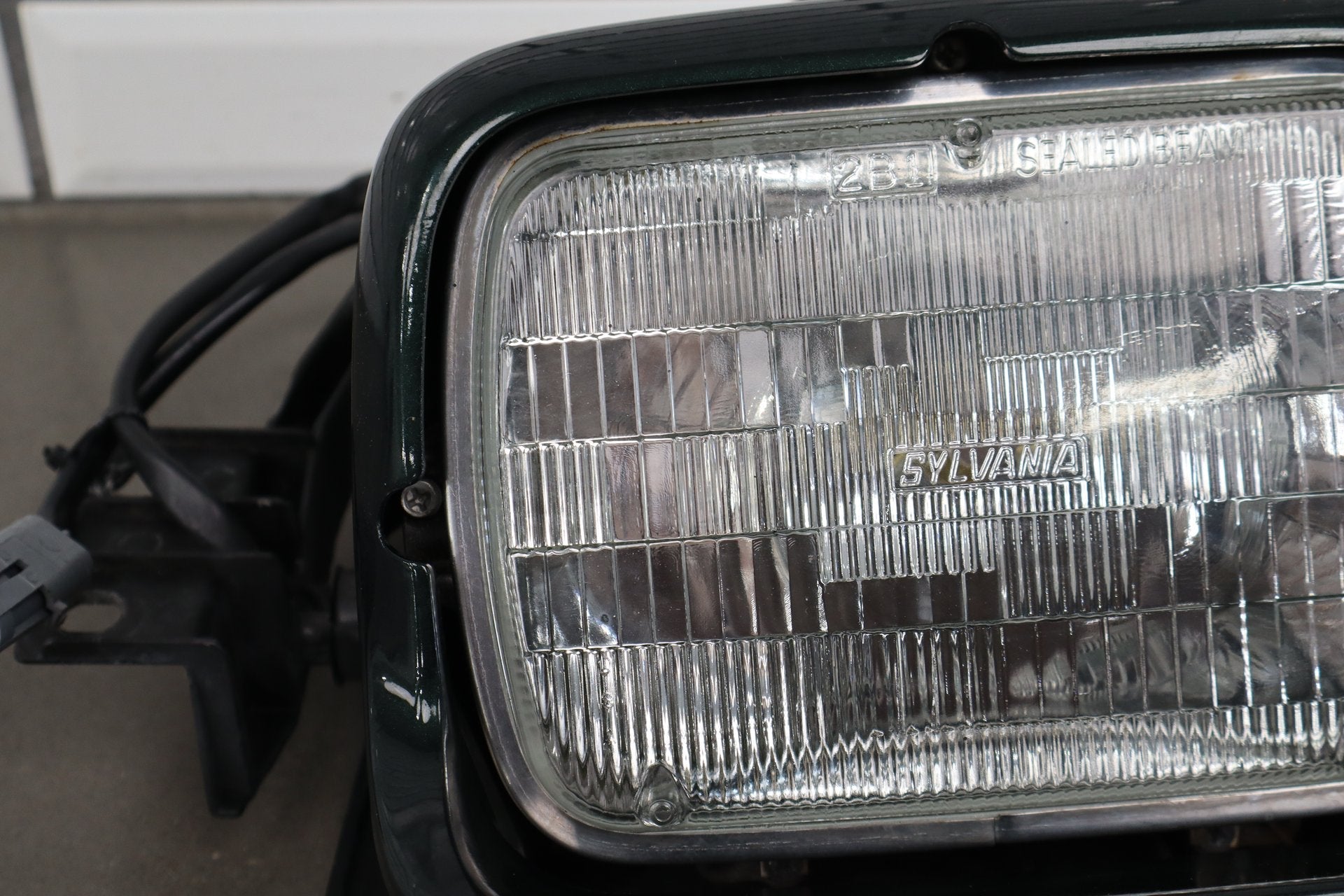 1990-1996 Chevrolet Corvette C4 Right Headlamp Polo Green
