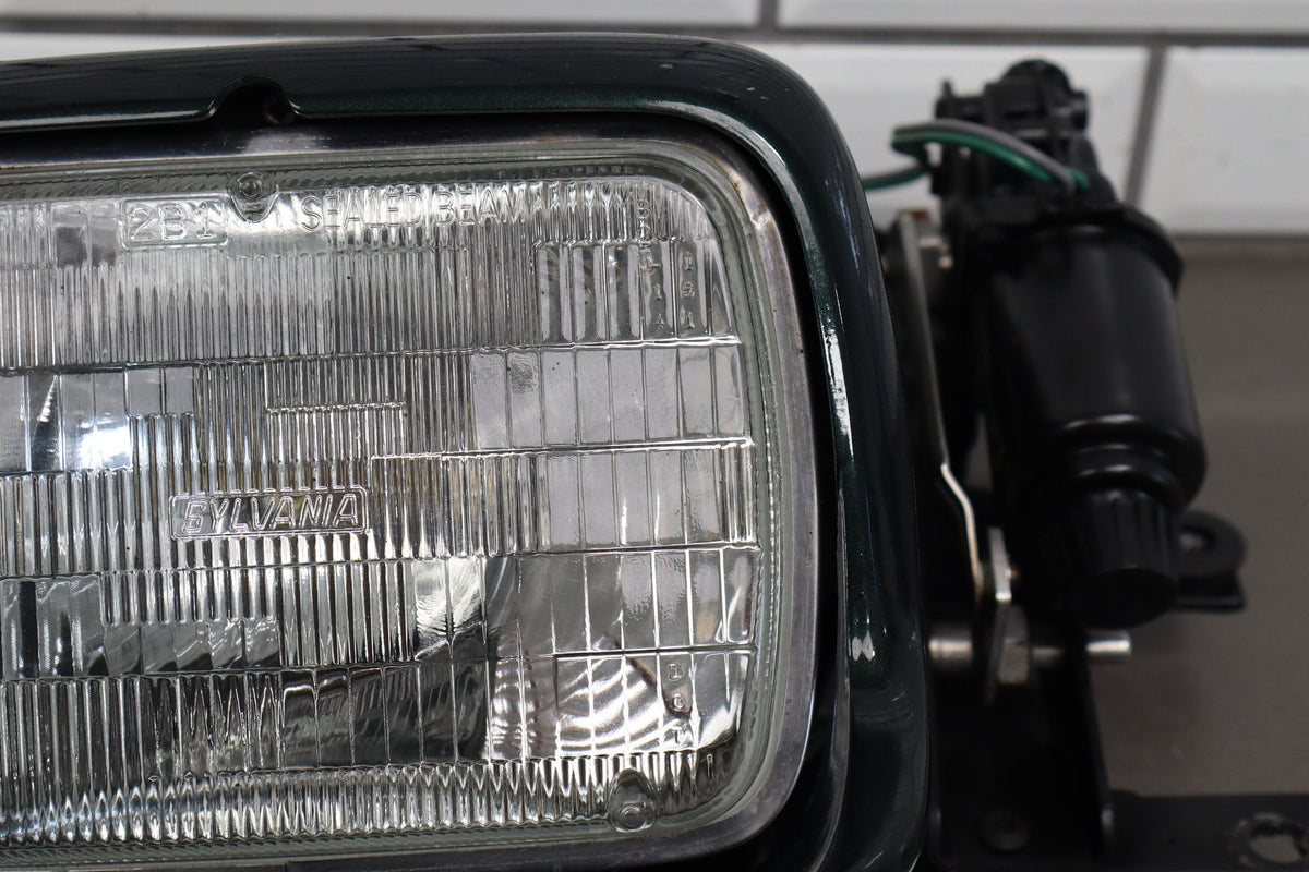 1990-1996 Chevrolet Corvette C4 Right Headlamp Polo Green