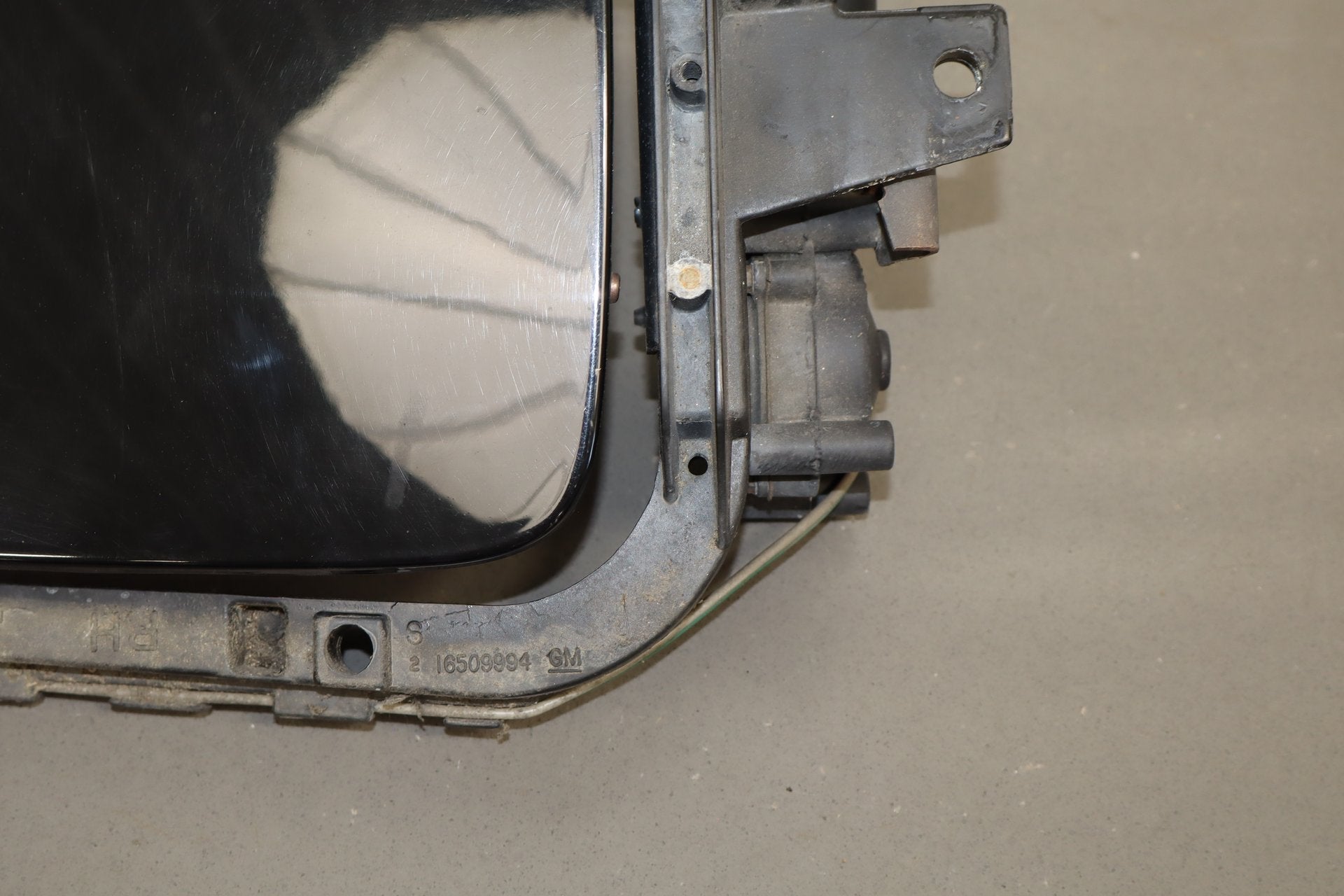 1990-1996 Chevrolet Corvette Right Headlamp 16516134 OEM