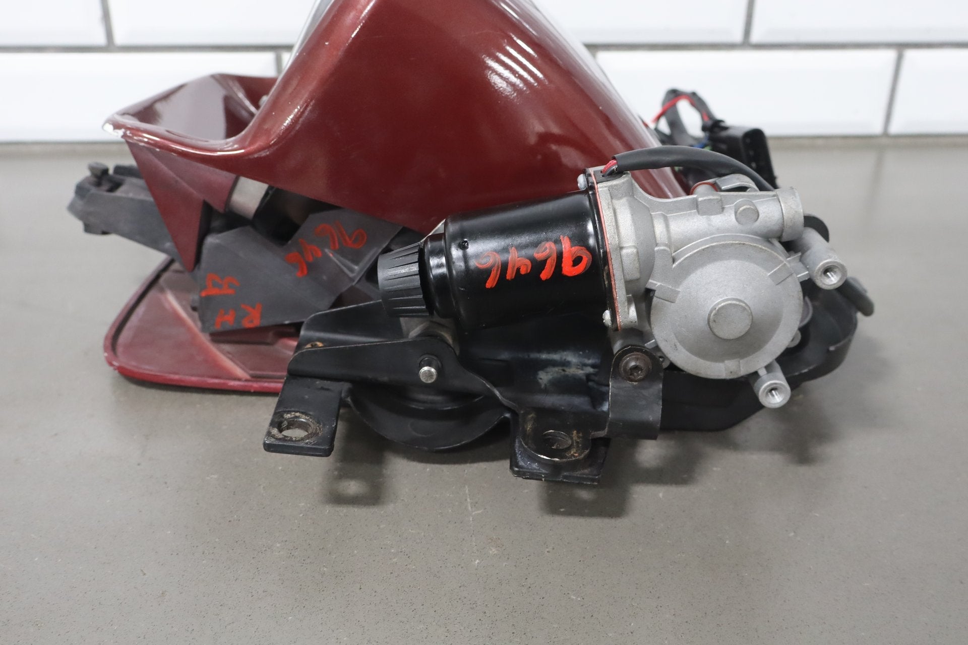 1990-1996 Chevrolet Corvette Right Headlamp 16516134 OEM