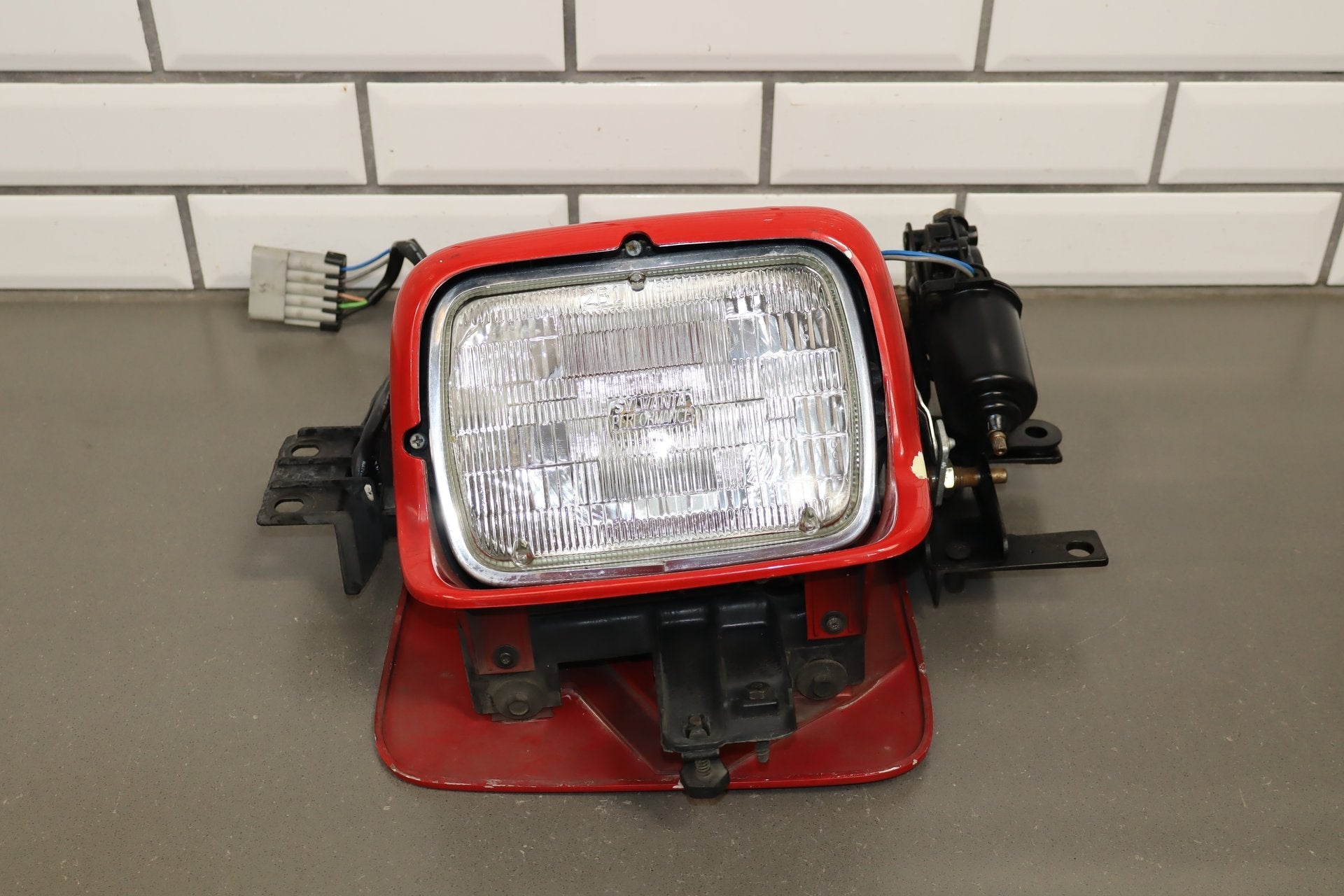 1990-1996 Chevrolet Corvette Right Headlamp 16516134 OEM