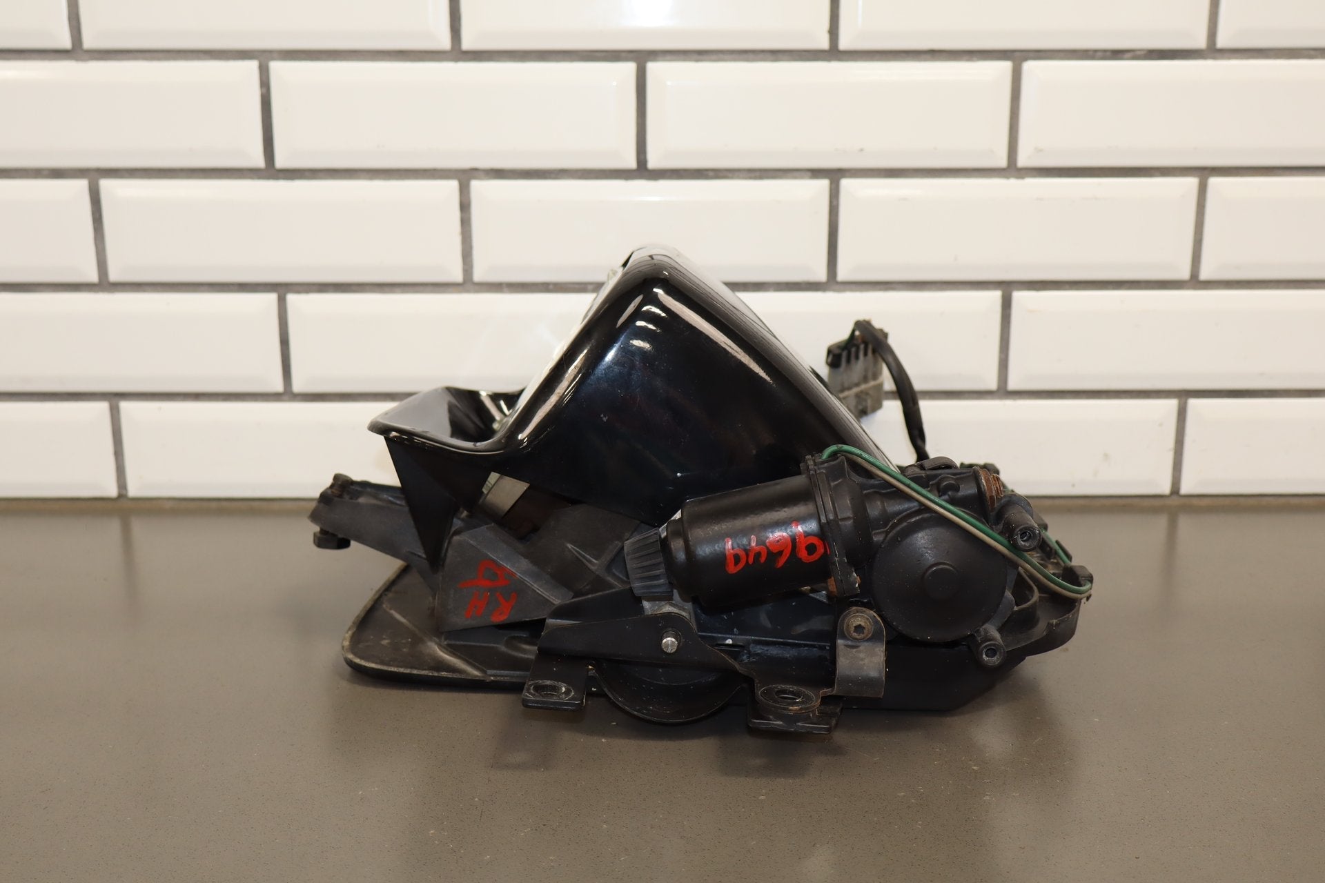 1990-1996 Chevrolet Corvette Right Headlamp 16516134 OEM