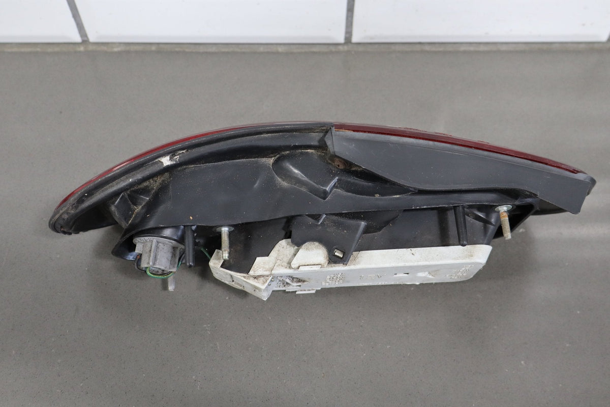 1990-1997 Mazda MX-5 Miata Right Tail Light NA0151170B OEM