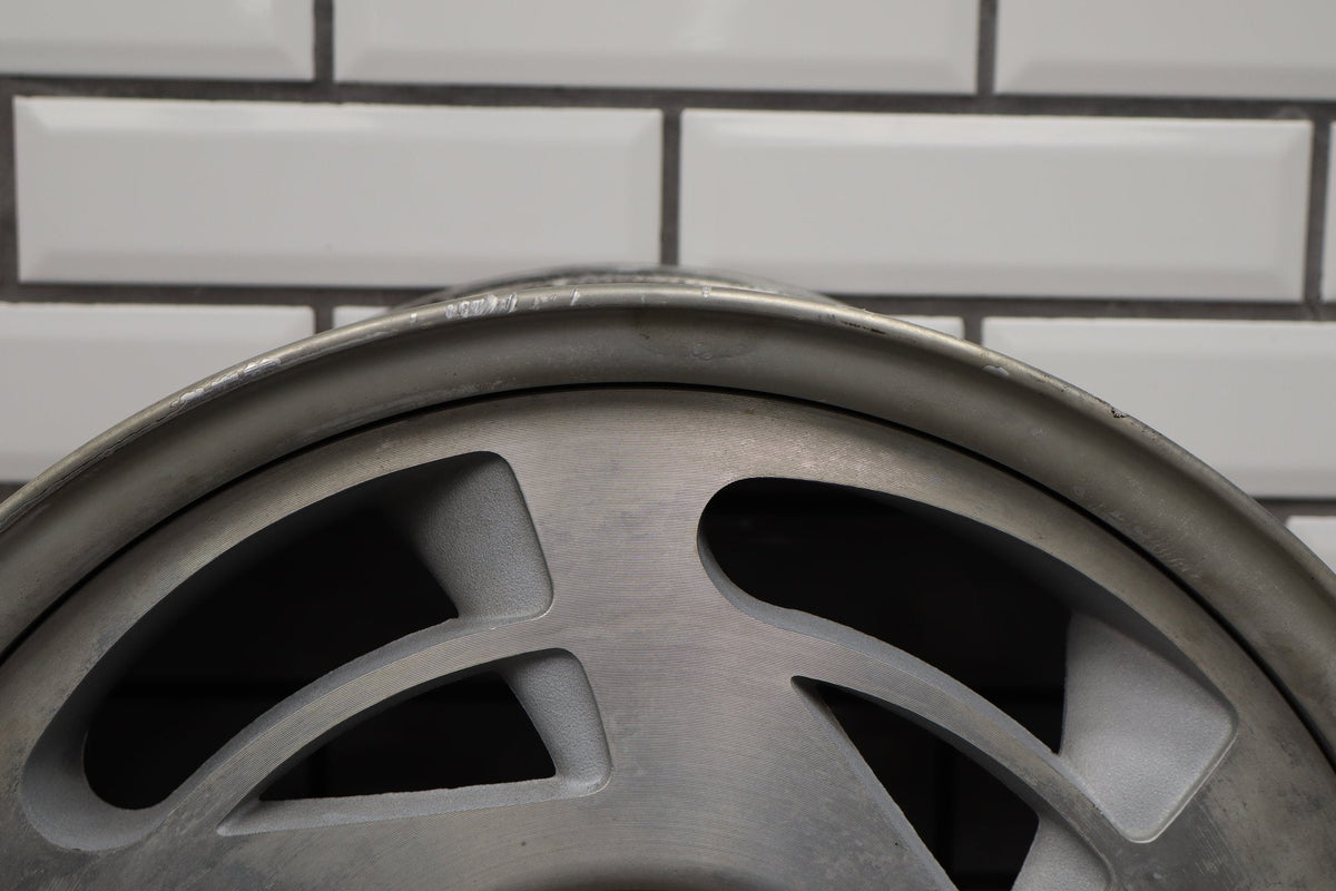 1990 Chevrolet Corvette C4 Left 17x9.5 OEM Wheel