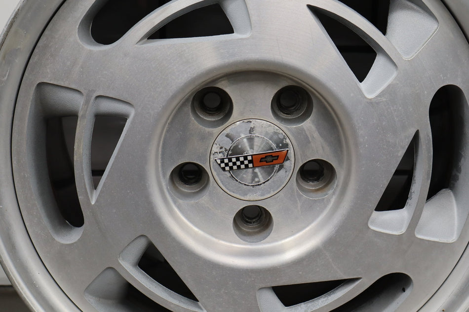 1990 Chevrolet Corvette C4 Left 17x9.5 OEM Wheel