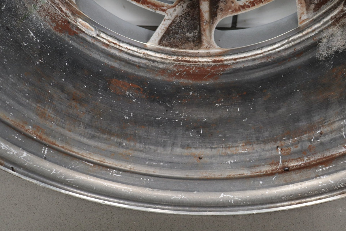 1990 Chevrolet Corvette C4 Left 17x9.5 OEM Wheel