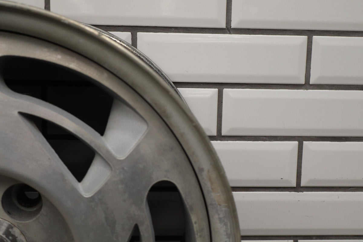 1990 Chevrolet Corvette C4 Left 17x9.5 OEM Wheel