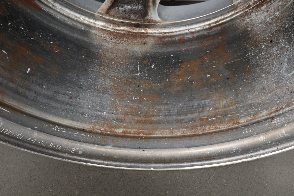 1990 Chevrolet Corvette C4 Left 17x9.5 OEM Wheel