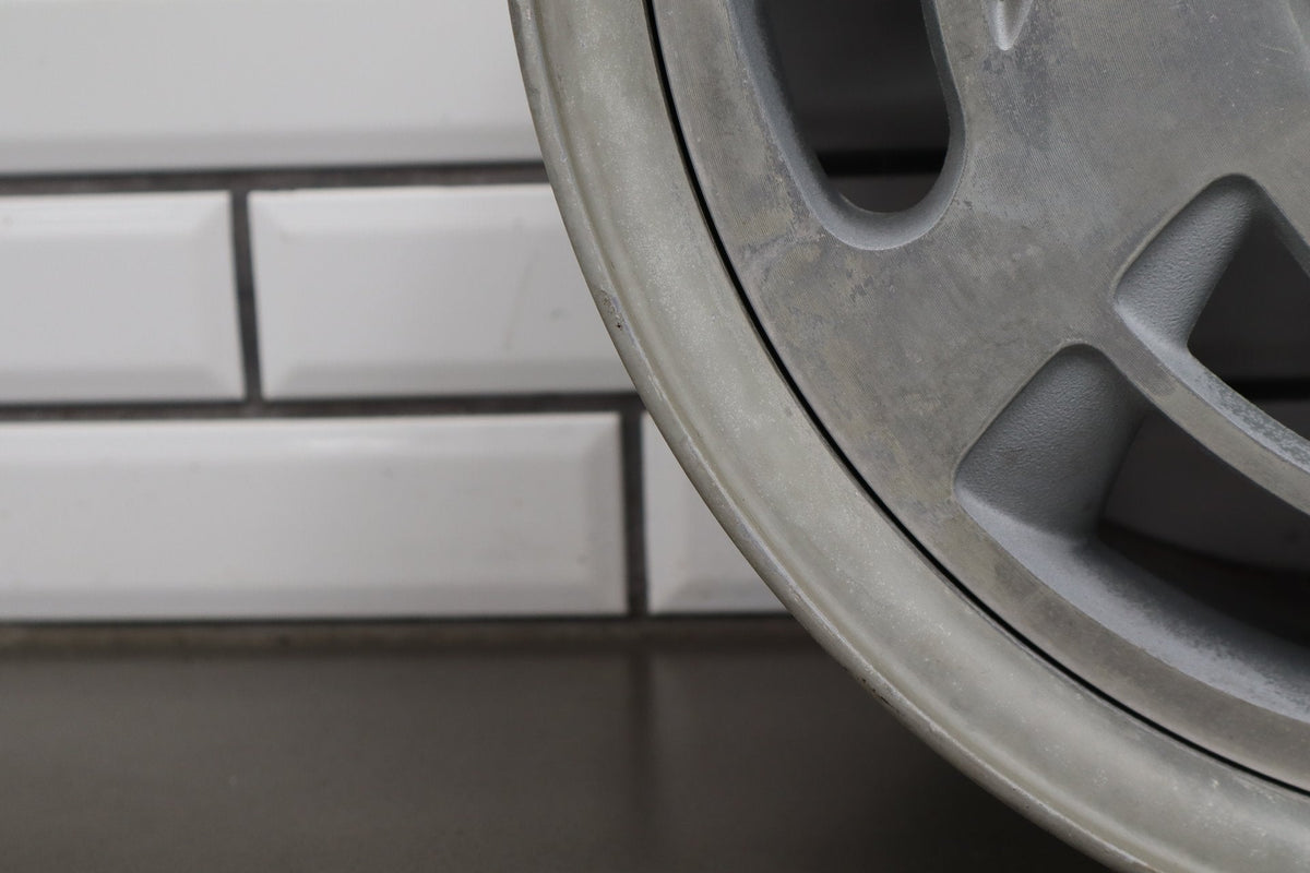 1990 Chevrolet Corvette C4 Left 17x9.5 OEM Wheel