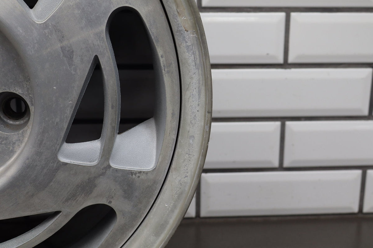 1990 Chevrolet Corvette C4 Left 17x9.5 OEM Wheel