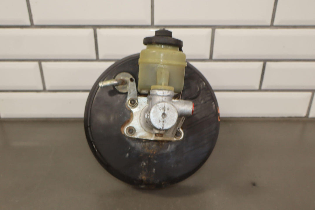 1991 - 1992 Toyota LandCruiser Power Brake Booster W/Reservoir & Lid