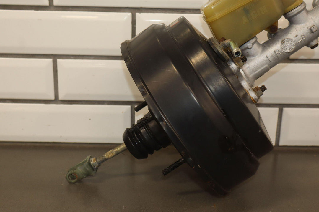 1991 - 1992 Toyota LandCruiser Power Brake Booster W/Reservoir & Lid