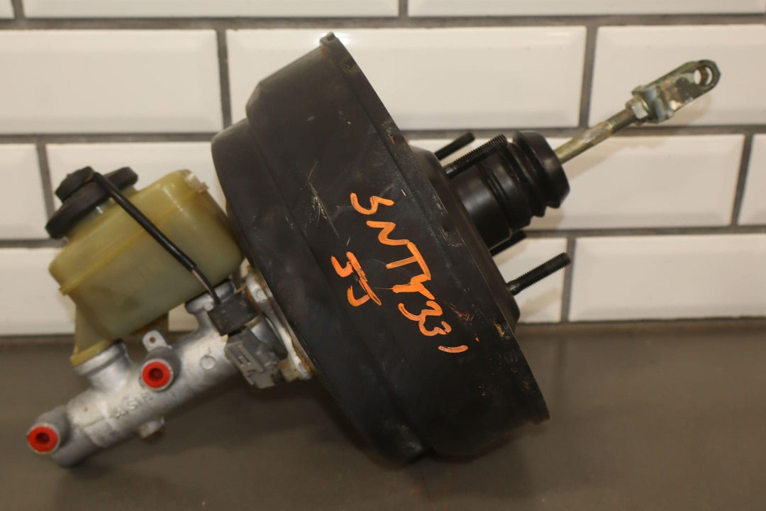 1991 - 1992 Toyota LandCruiser Power Brake Booster W/Reservoir & Lid