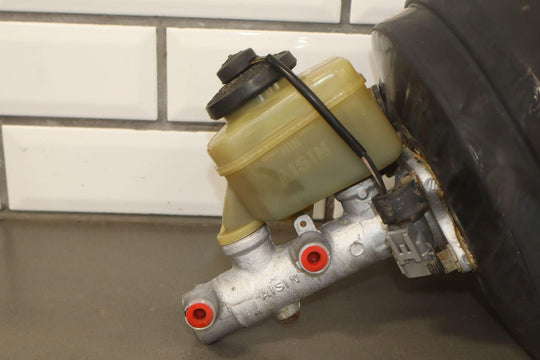 1991 - 1992 Toyota LandCruiser Power Brake Booster W/Reservoir & Lid
