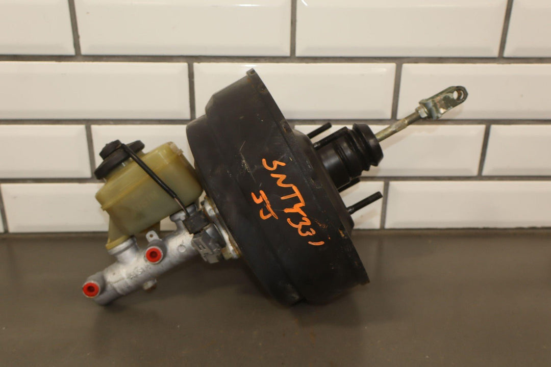 1991 - 1992 Toyota LandCruiser Power Brake Booster W/Reservoir & Lid