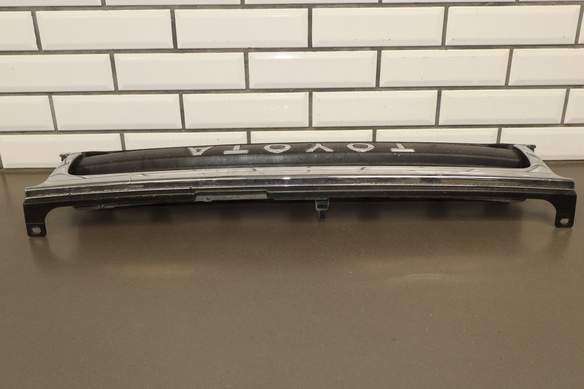 1991-1995 Toyota Land Cruiser Grille 5311160100 OEM