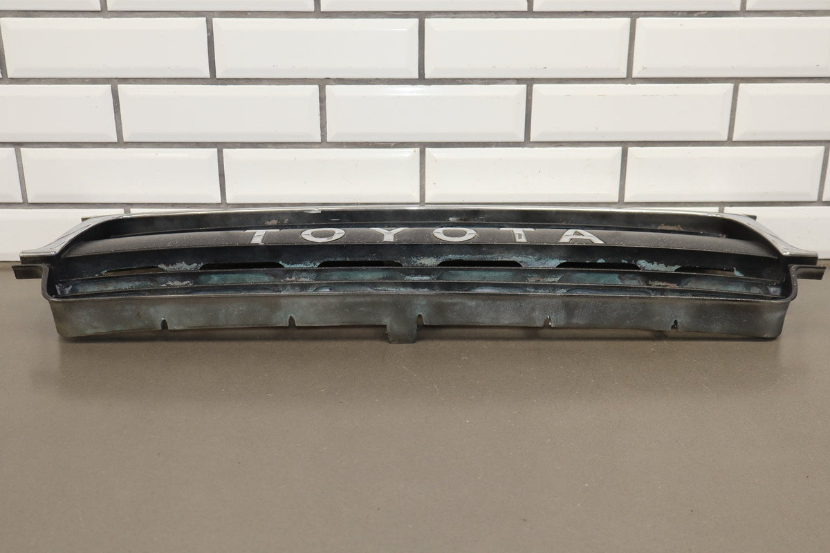 1991-1995 Toyota Land Cruiser Grille 5311160100 OEM