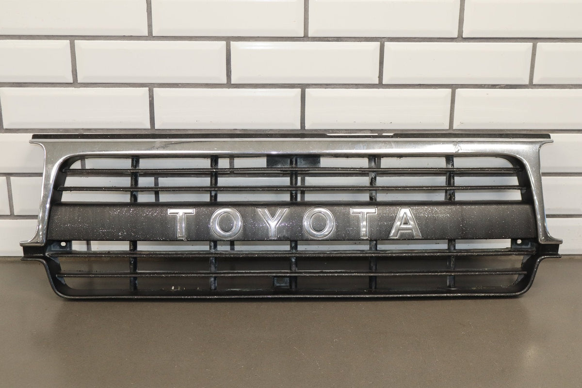 1991-1995 Toyota Land Cruiser Grille 5311160100 OEM