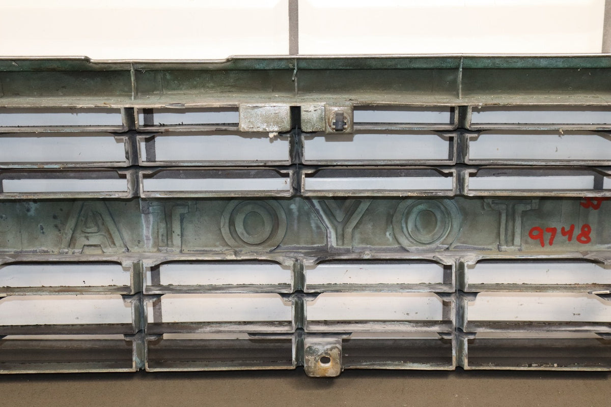 1991-1995 Toyota Land Cruiser Grille 5311160100 OEM