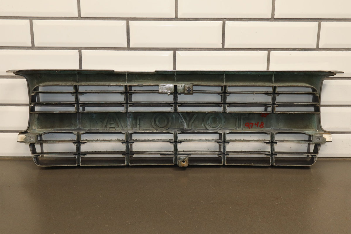 1991-1995 Toyota Land Cruiser Grille 5311160100 OEM