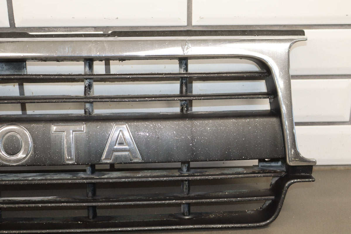 1991-1995 Toyota Land Cruiser Grille 5311160100 OEM