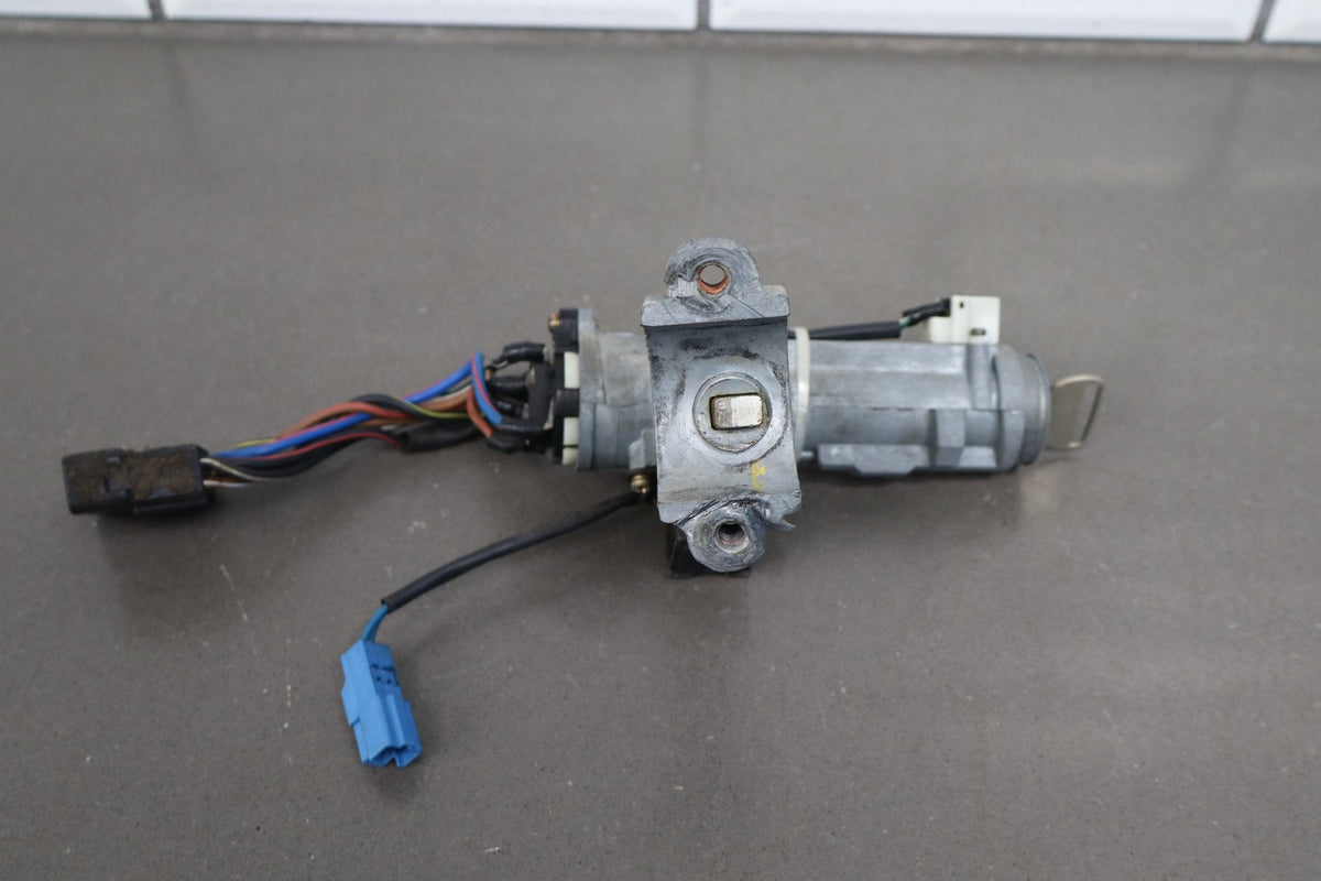 1991-1995 Toyota Land Cruiser Ignition Switch W/ Key 8445060180 OEM