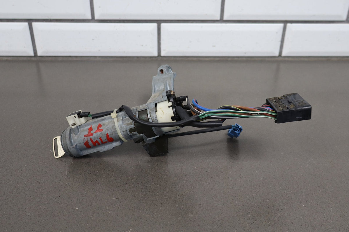 1991-1995 Toyota Land Cruiser Ignition Switch W/ Key 8445060180 OEM
