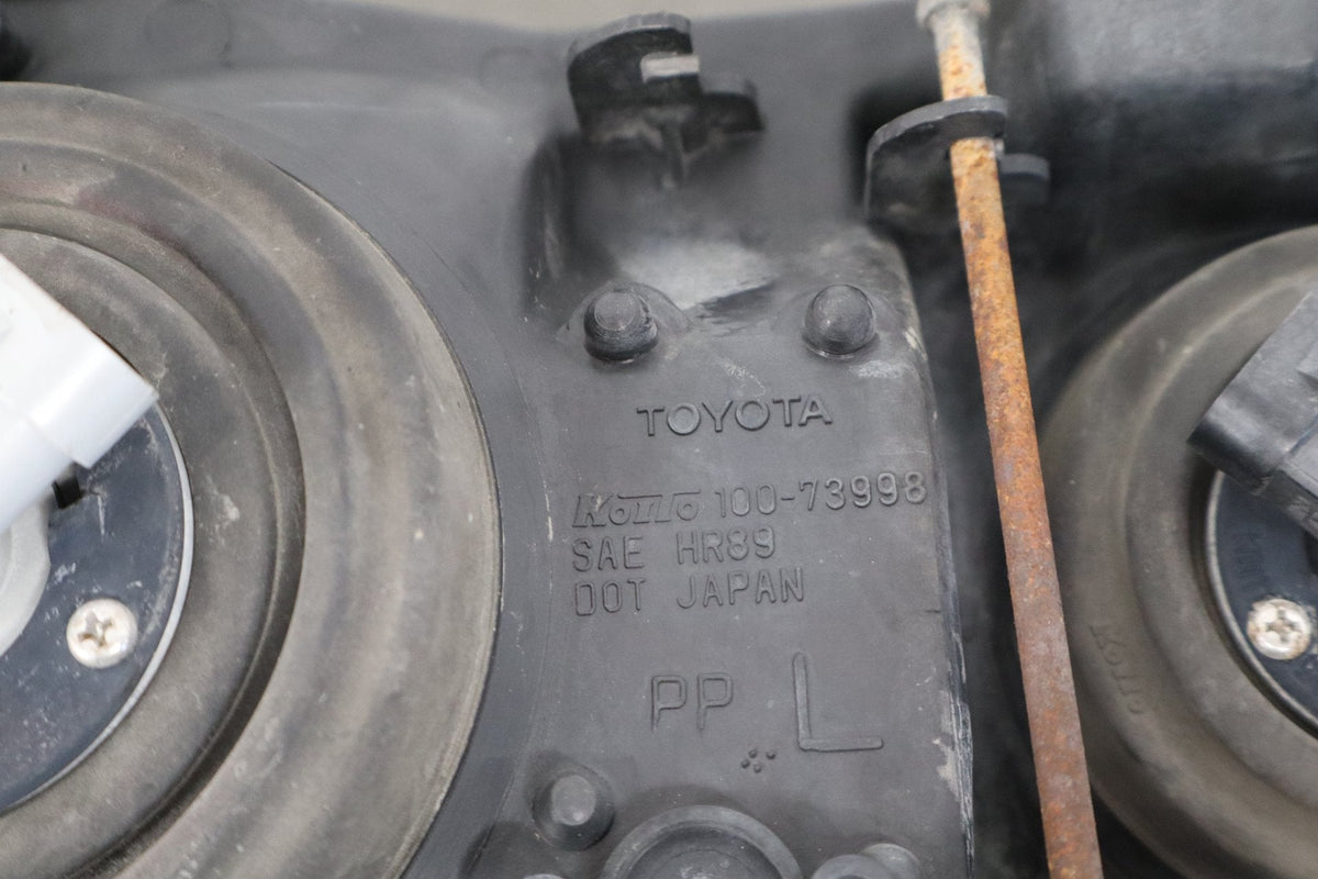 1991-1995 Toyota Land Cruiser Left Headlamp 8111060394