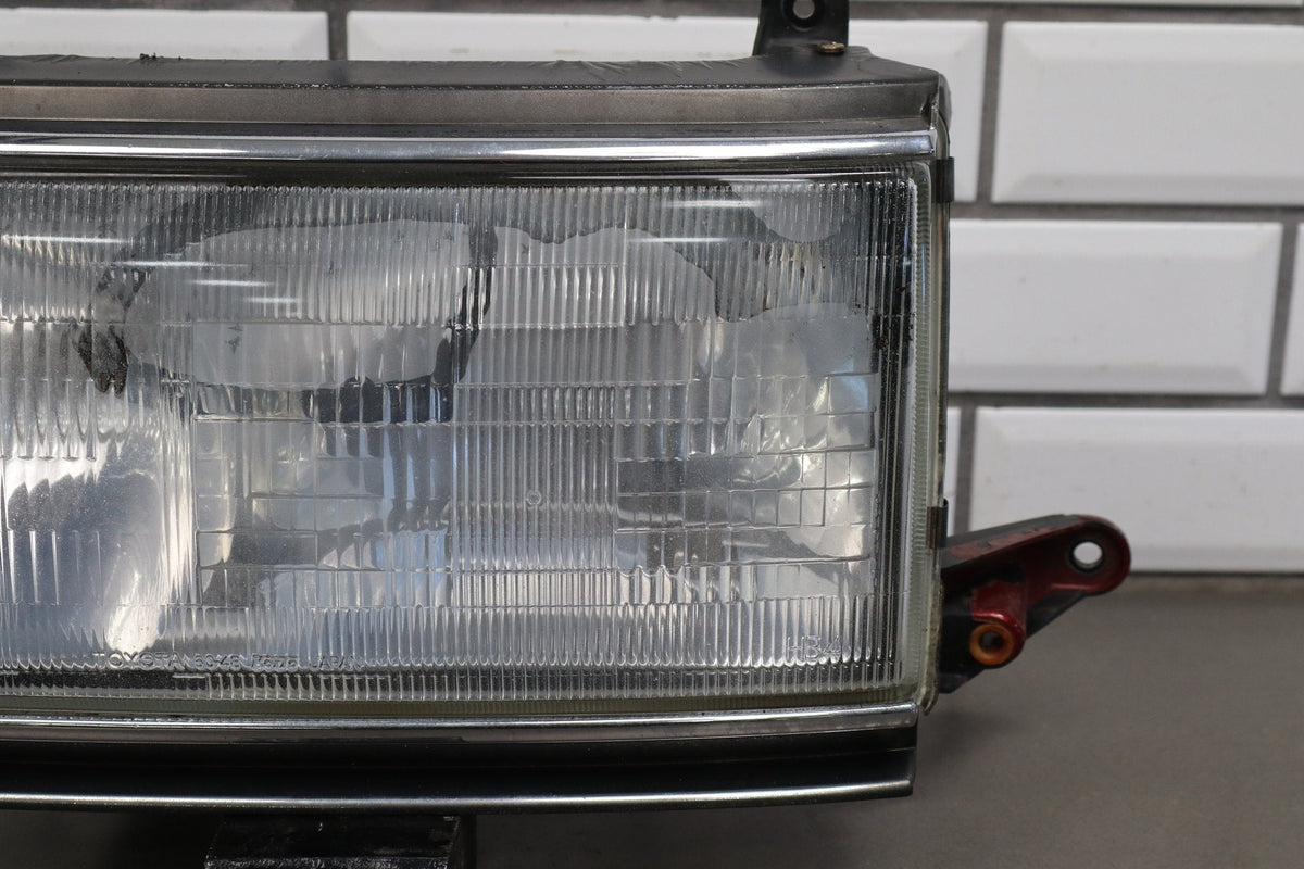 1991-1995 Toyota Land Cruiser Left Headlamp 8111060394