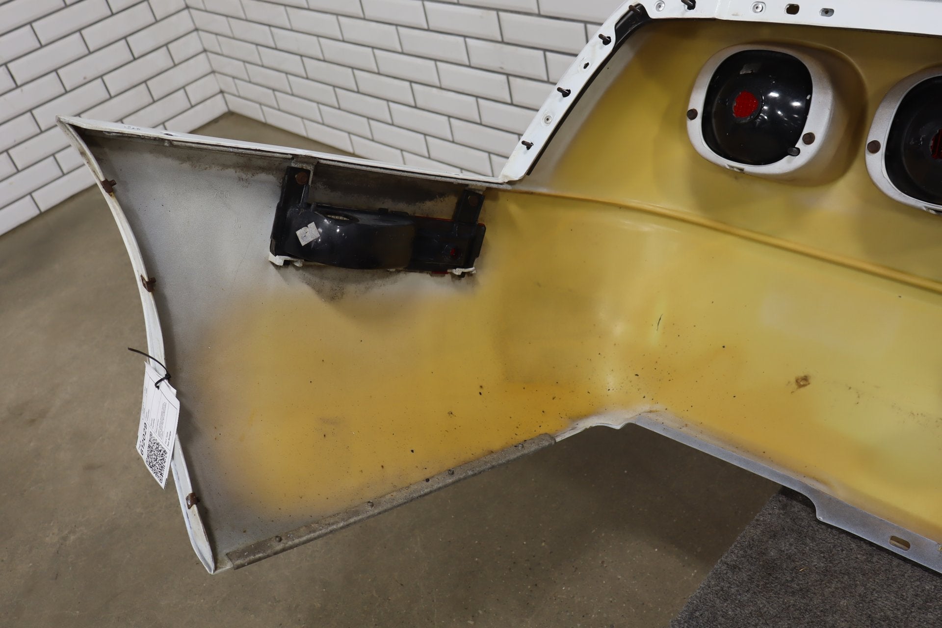 1991-1996 C4 Corvette Base Model OEM Rear Bumper W/Lights Finish Panel Artic White
