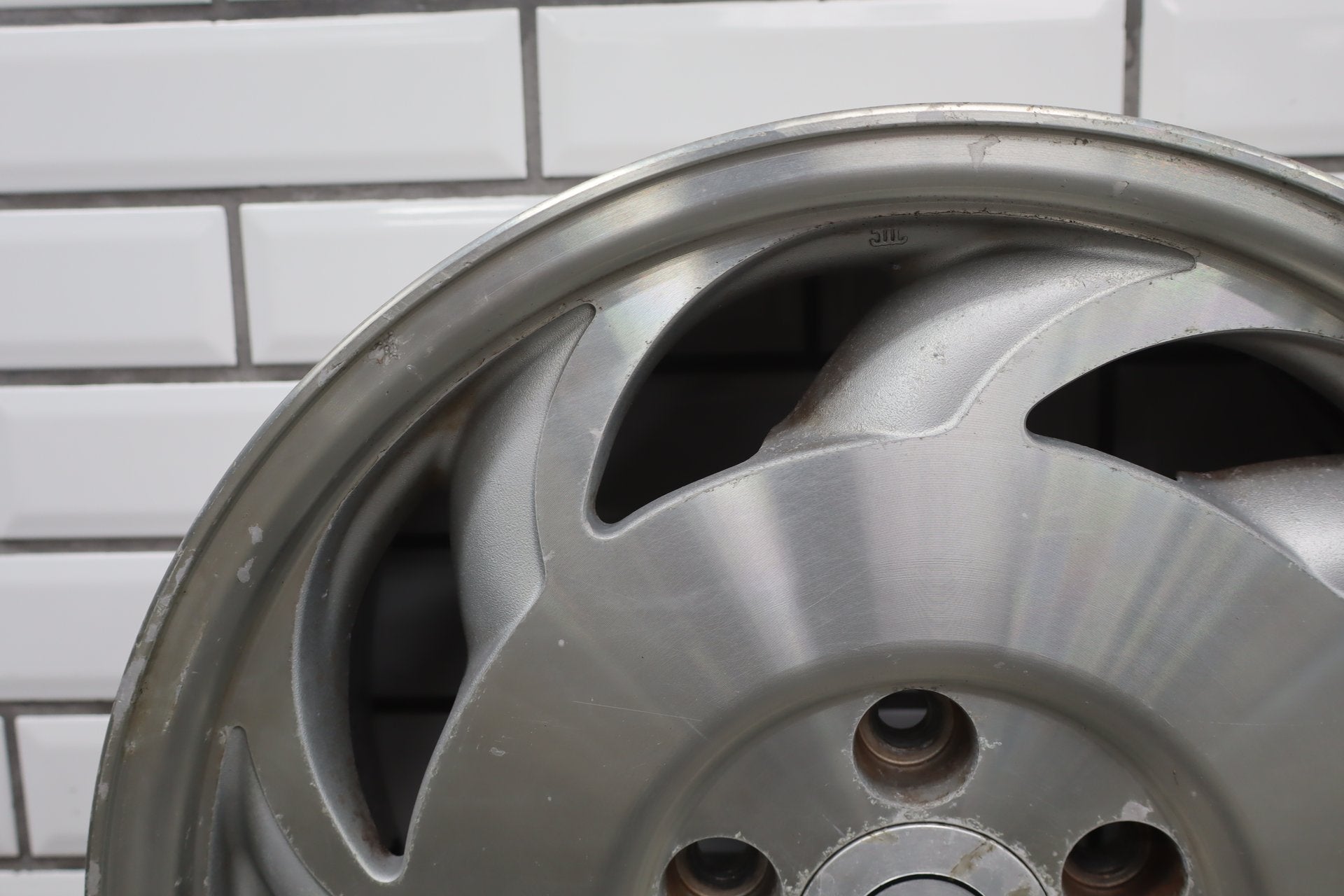 1991-1996 C4 Corvette Single (1) Left Front 17x8.5 Directional Blade Wheel