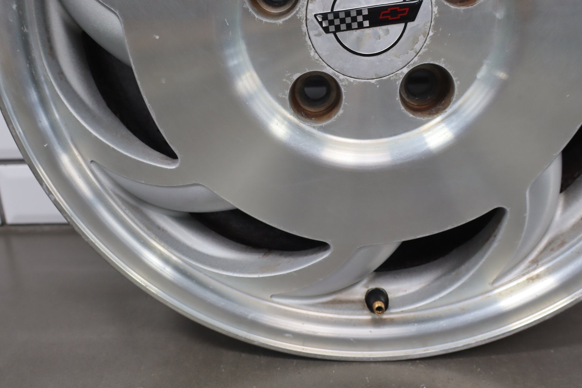 1991-1996 C4 Corvette Single (1) Left Front 17x8.5 Directional Blade Wheel