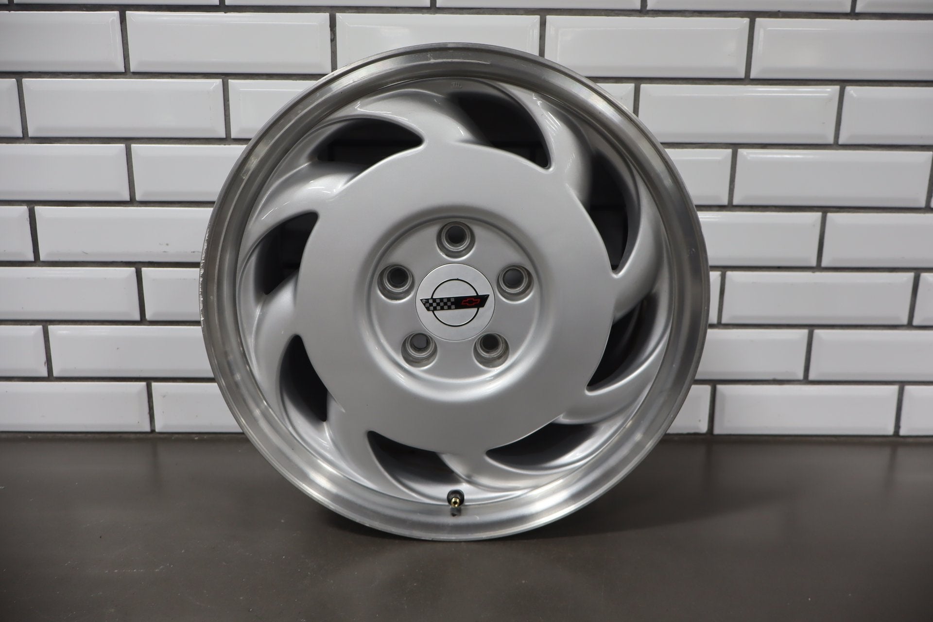 1991-1996 Chevrolet Corvette C4 Right 17x9.5" Directional Sawblade Wheel