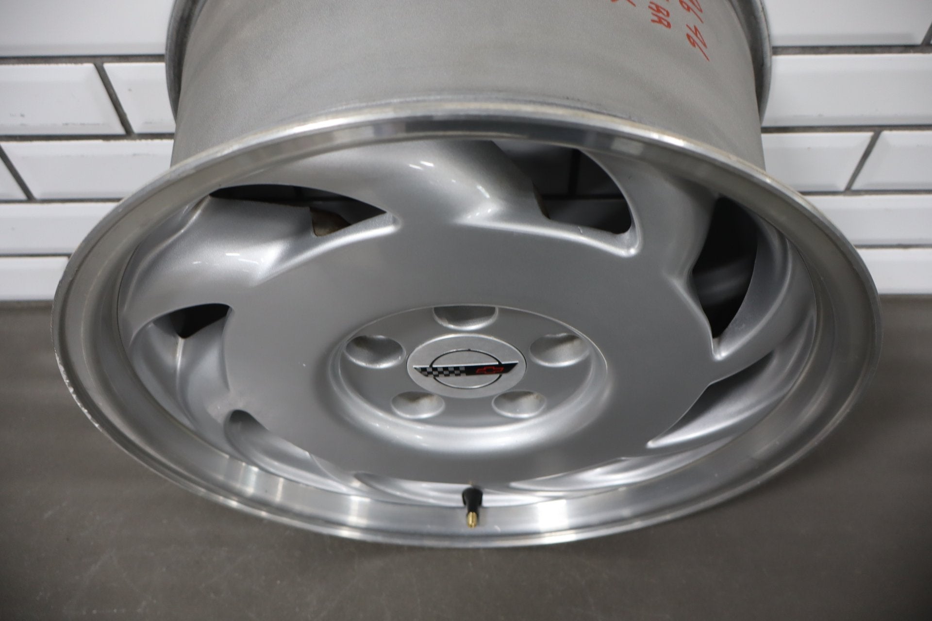 1991-1996 Chevrolet Corvette C4 Right 17x9.5" Directional Sawblade Wheel