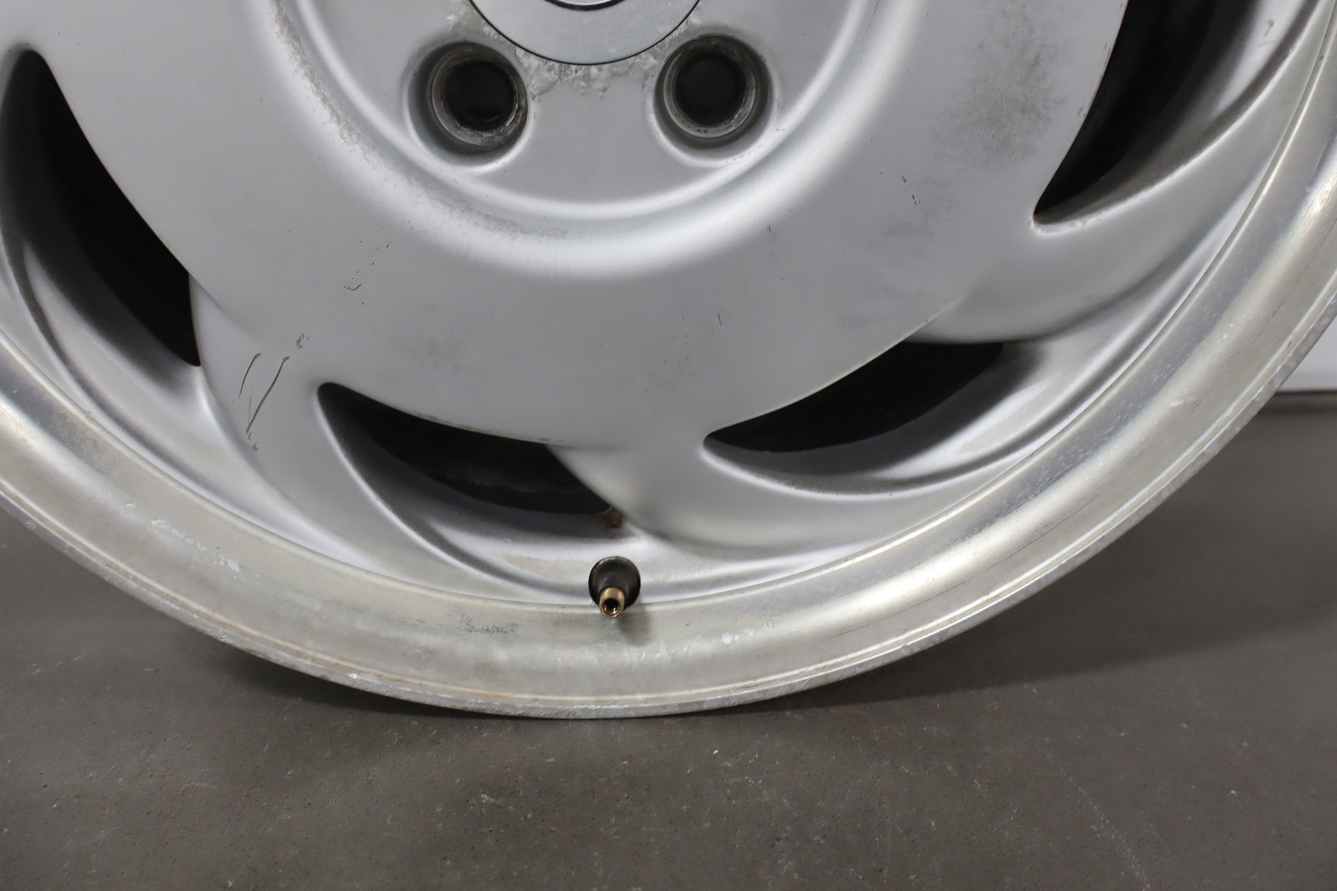 1991-1996 Chevrolet Corvette C4 Right Rear 17x9.5" Directional Sawblade Wheel