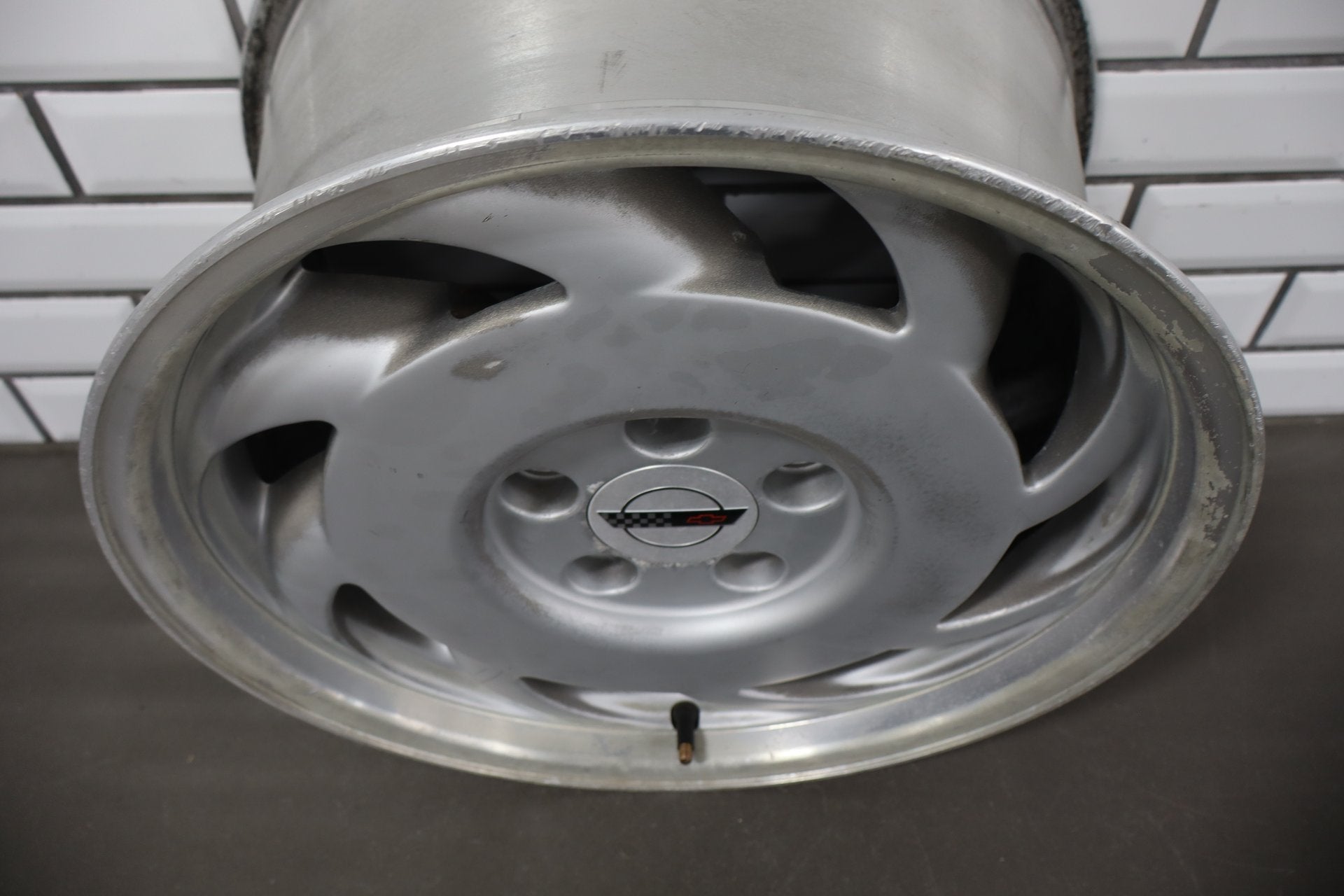 1991-1996 Chevrolet Corvette C4 Right Rear 17x9.5" Directional Sawblade Wheel