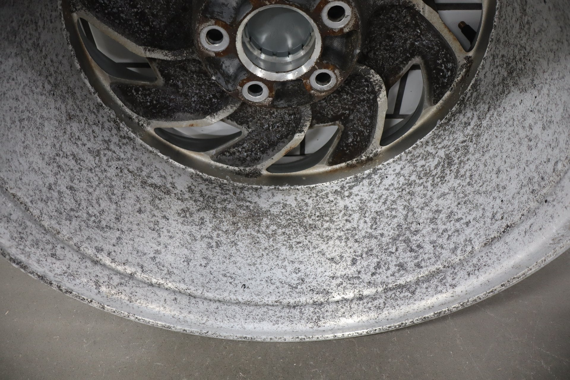 1991-1996 Chevrolet Corvette C4 Right Rear 17x9.5" Directional Sawblade Wheel