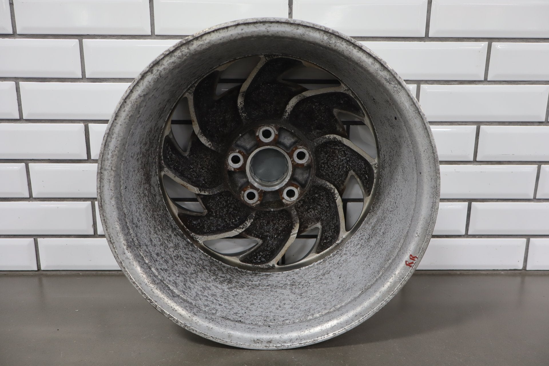 1991-1996 Chevrolet Corvette C4 Right Rear 17x9.5" Directional Sawblade Wheel