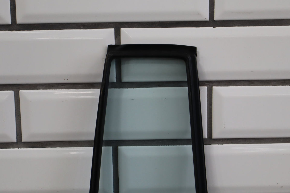 1991-1996 Toyota Land Cruiser Clear Right Rear Vent Window 6812360020 OEM
