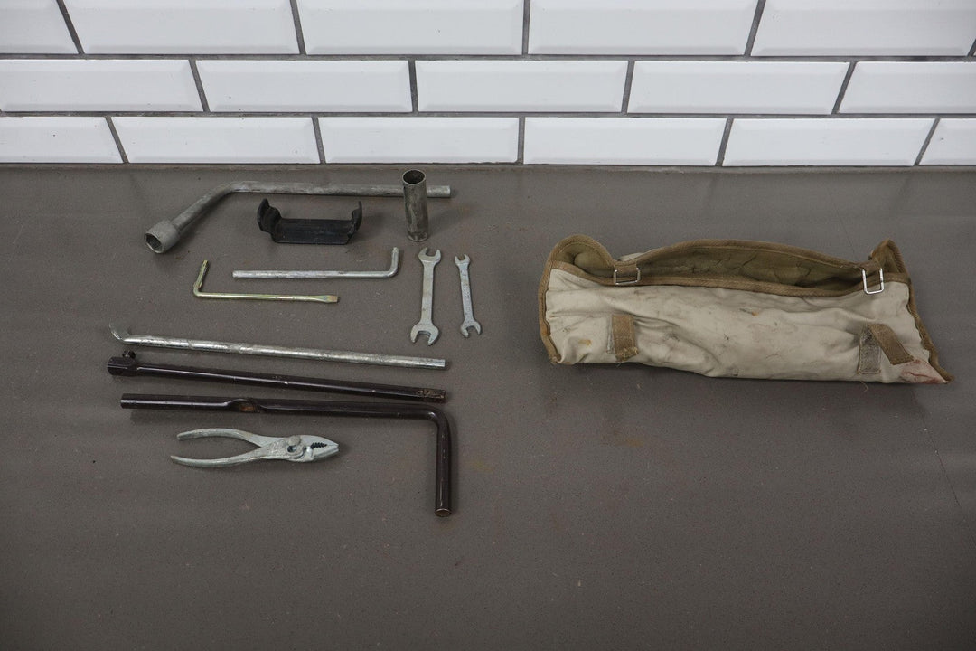 1991 - 1997 Toyota Land Cruiser Emergency Spare Bottle Jack W/Tools