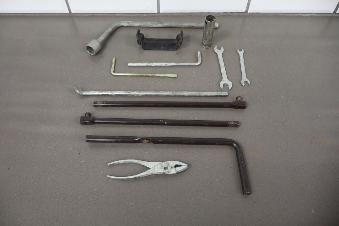 1991 - 1997 Toyota Land Cruiser Emergency Spare Bottle Jack W/Tools