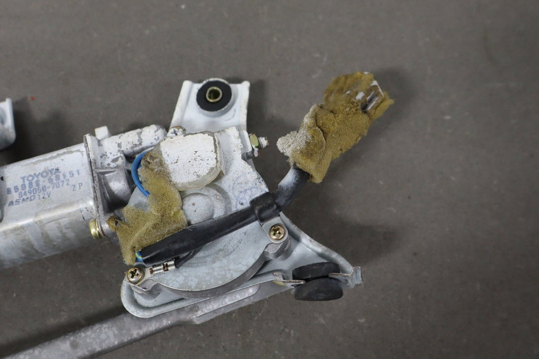 1991 - 1997 Toyota Land Cruiser FZJ80 - Rear Wiper Motor W/Arm *No Blade*