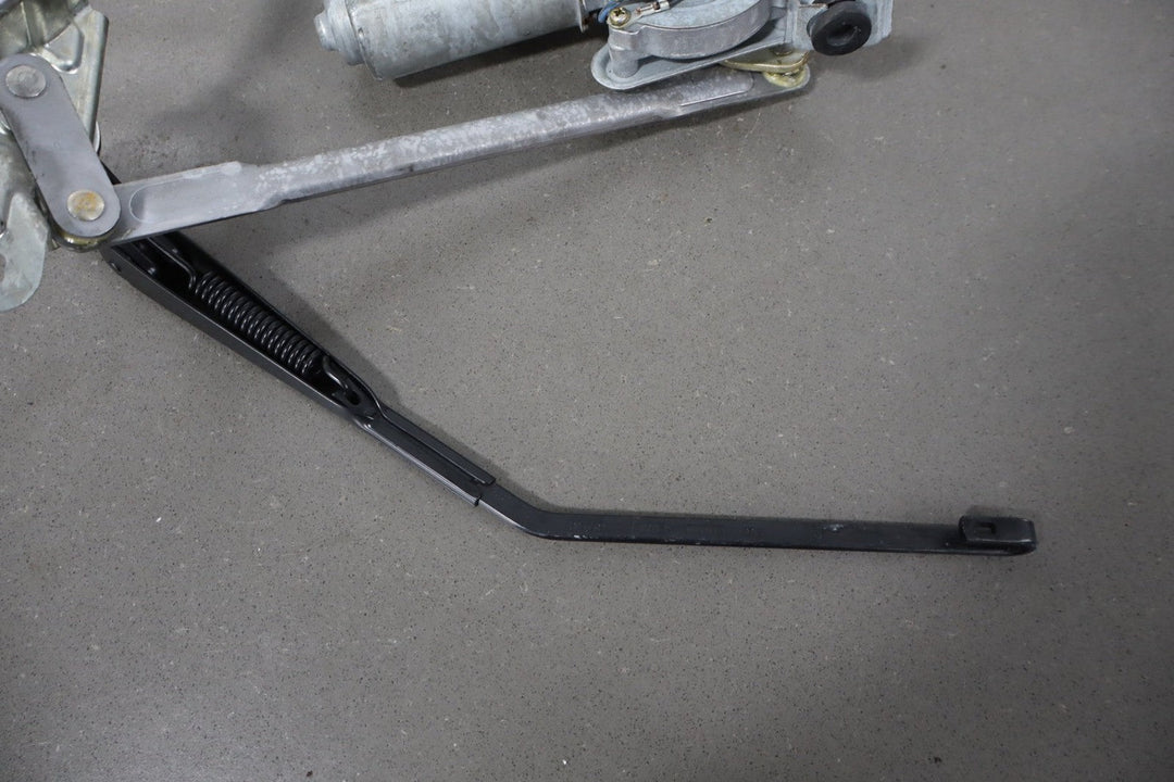 1991 - 1997 Toyota Land Cruiser FZJ80 - Rear Wiper Motor W/Arm *No Blade*