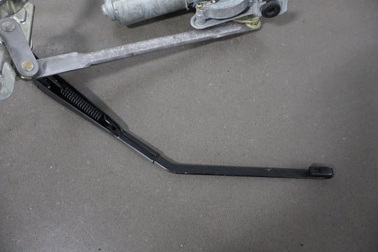 1991 - 1997 Toyota Land Cruiser FZJ80 - Rear Wiper Motor W/Arm *No Blade*