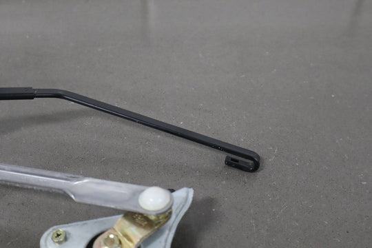 1991 - 1997 Toyota Land Cruiser FZJ80 - Rear Wiper Motor W/Arm *No Blade*